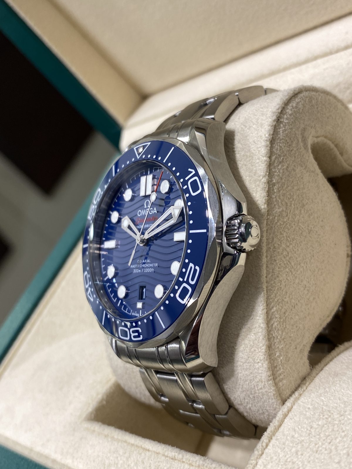 Omega Seamaster 300m - Swiss Watch Club